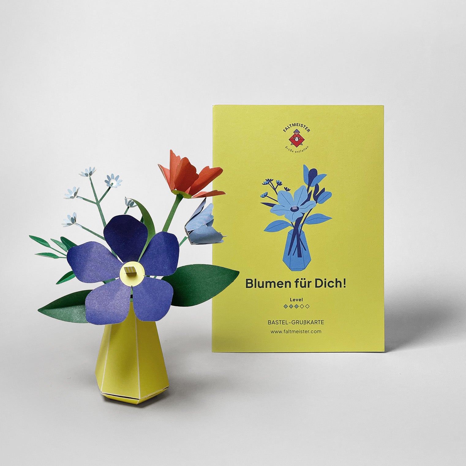 Wir geben eine durchschnittliche Bastelzeit an, damit du eine grobe Vorstellung hast. Aber denk daran: Jeder bastelt in seinem eigenen Tempo! || Button: Bastelzeit: ca. 10 Minuten