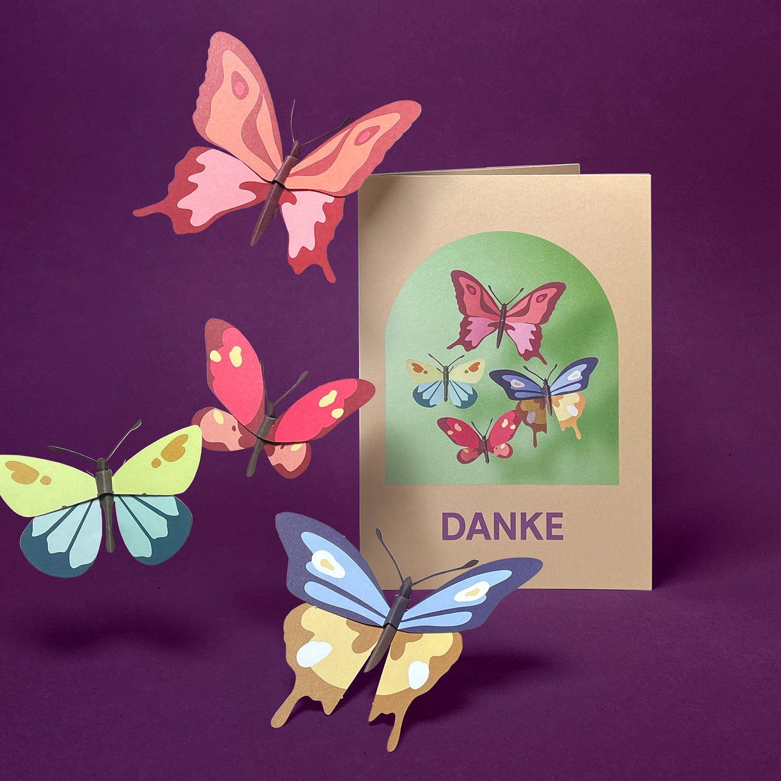 Wir geben eine durchschnittliche Bastelzeit an, damit du eine grobe Vorstellung hast. Aber denk daran: Jeder bastelt in seinem eigenen Tempo! || Button: Bastelzeit: ca. 10 Minuten 